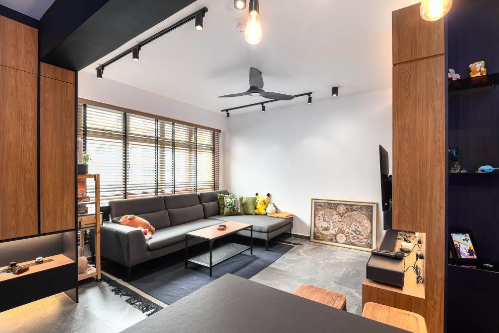 Idee per un soggiorno design aperto con pareti bianche, TV a parete e pavimento grigio
