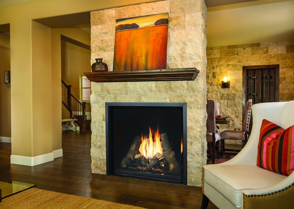 シアトルにある広いトランジショナルスタイルのおしゃれな応接間 (ベージュの壁、無垢フローリング、標準型暖炉、石材の暖炉まわり、茶色い床) の写真