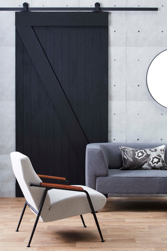Idee per un soggiorno scandinavo di medie dimensioni e aperto con pareti grigie, pavimento in vinile e pavimento marrone