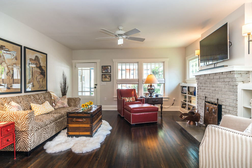 Living room - traditional living room idea in Tampa