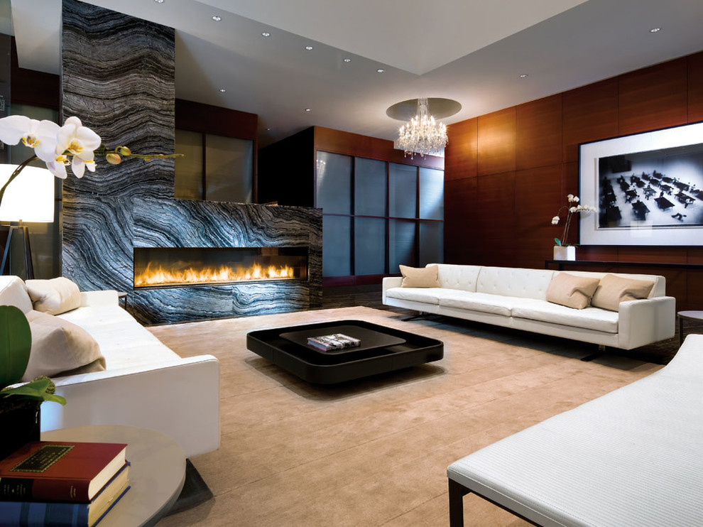 На фото: парадная, изолированная гостиная комната в современном стиле с разноцветными стенами, горизонтальным камином и бежевым полом без телевизора с