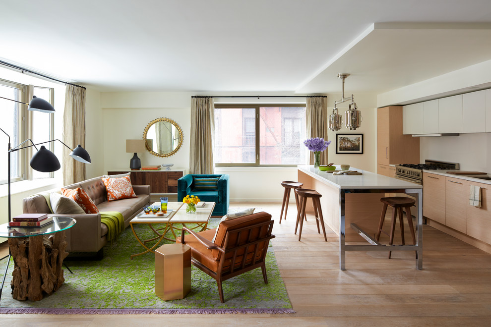 Идея дизайна: гостиная комната в современном стиле с белыми стенами без камина, телевизора