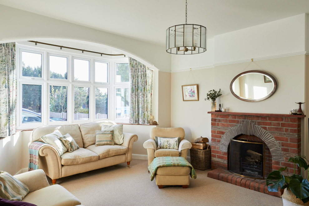 Photo of a traditional living room in Hertfordshire.