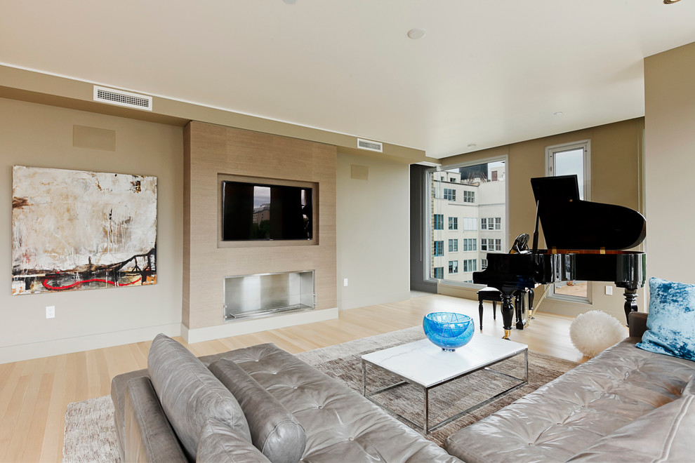 Photo of a contemporary living room in Portland.