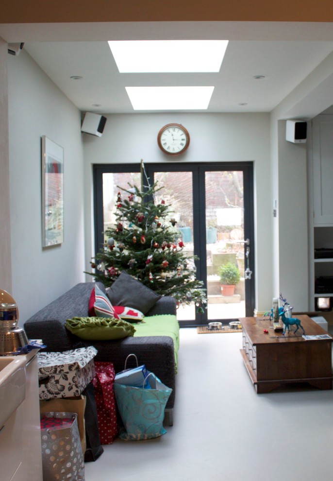 Immagine di un piccolo soggiorno minimalista aperto con pavimento in linoleum