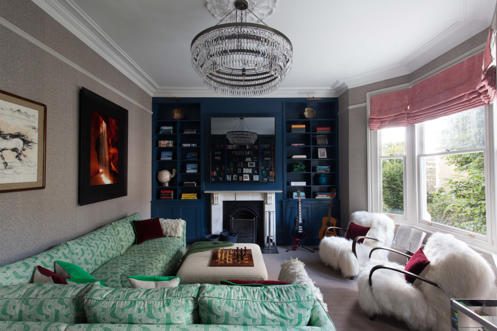 Свежая идея для дизайна: большая парадная, изолированная гостиная комната в стиле модернизм с серыми стенами, ковровым покрытием, стандартным камином, фасадом камина из камня, скрытым телевизором и серым полом - отличное фото интерьера