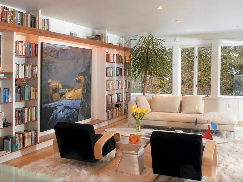 Idéer för ett mellanstort modernt vardagsrum, med vita väggar, ljust trägolv, ett finrum och brunt golv