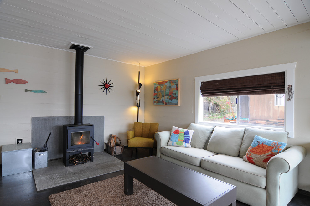 A Fragaria Community Stilt House rides the tides of Colvos Passage