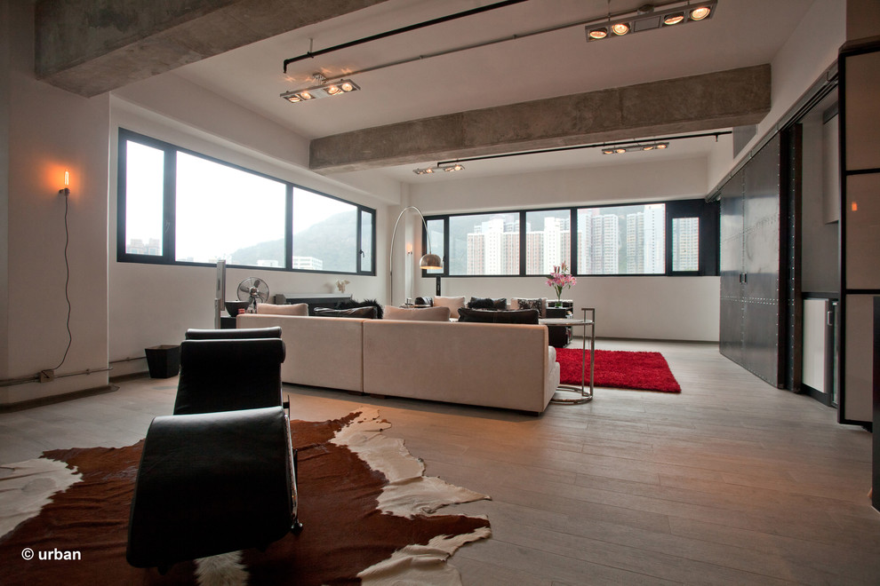 Modernes Wohnzimmer im Loft-Stil in Hongkong