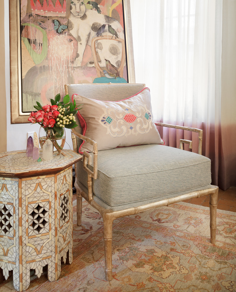 На фото: парадная, открытая гостиная комната среднего размера в средиземноморском стиле с кирпичным полом без камина, телевизора