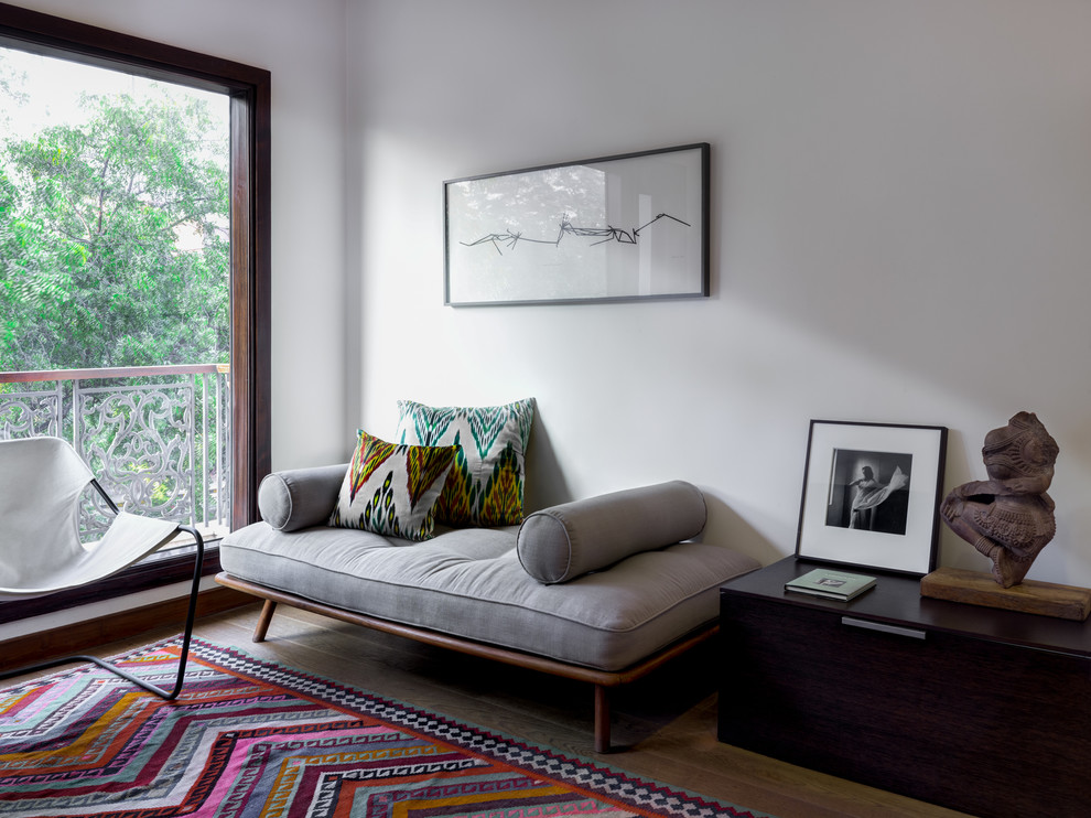 Inspiration for a contemporary living room in Delhi.