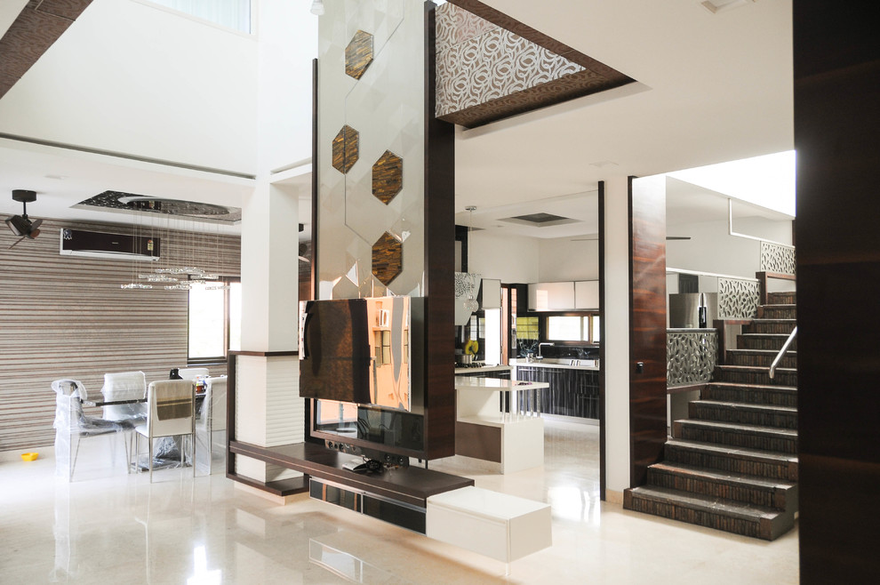 Photo of a contemporary living room in Hyderabad.