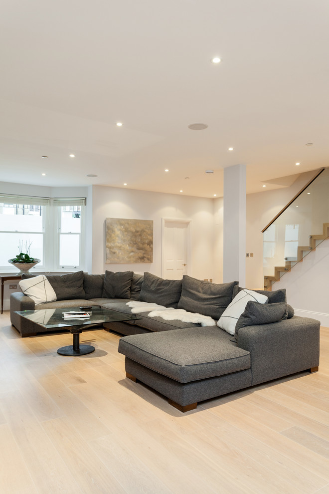 Contemporary living room in London.