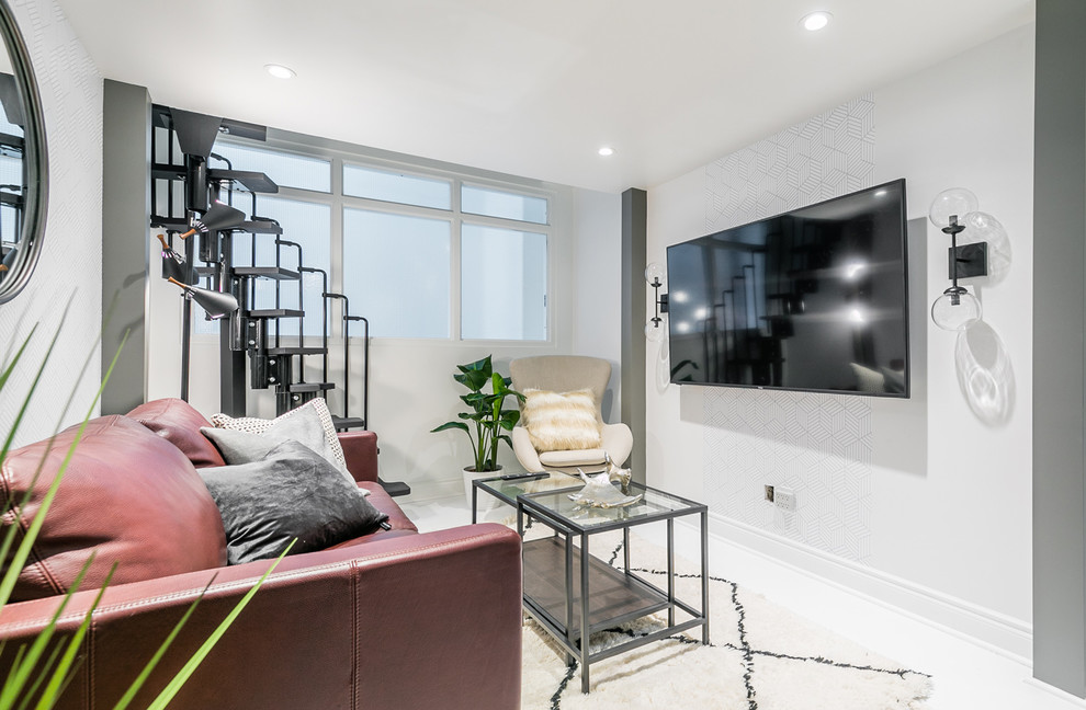 Diseño de salón para visitas abierto actual de tamaño medio sin chimenea con paredes beige, suelo de mármol, televisor colgado en la pared y suelo blanco