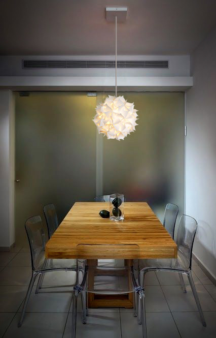 Immagine di una piccola sala da pranzo minimal