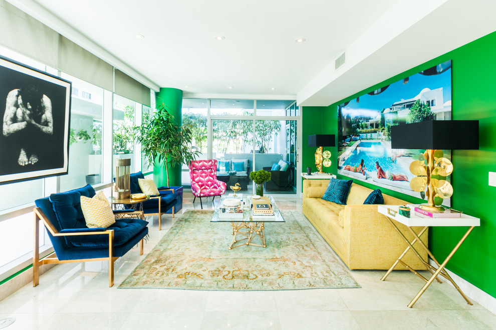 Свежая идея для дизайна: большая парадная, изолированная гостиная комната в стиле фьюжн с зелеными стенами, белым полом, полом из керамогранита и ковром на полу без камина, телевизора - отличное фото интерьера