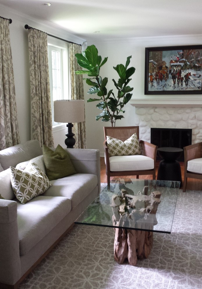 Ispirazione per un piccolo soggiorno classico chiuso con pareti bianche, moquette e pavimento marrone