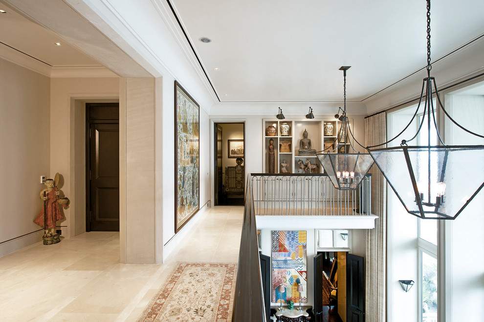Inspiration för stora klassiska separata vardagsrum, med ett finrum, beige väggar och marmorgolv