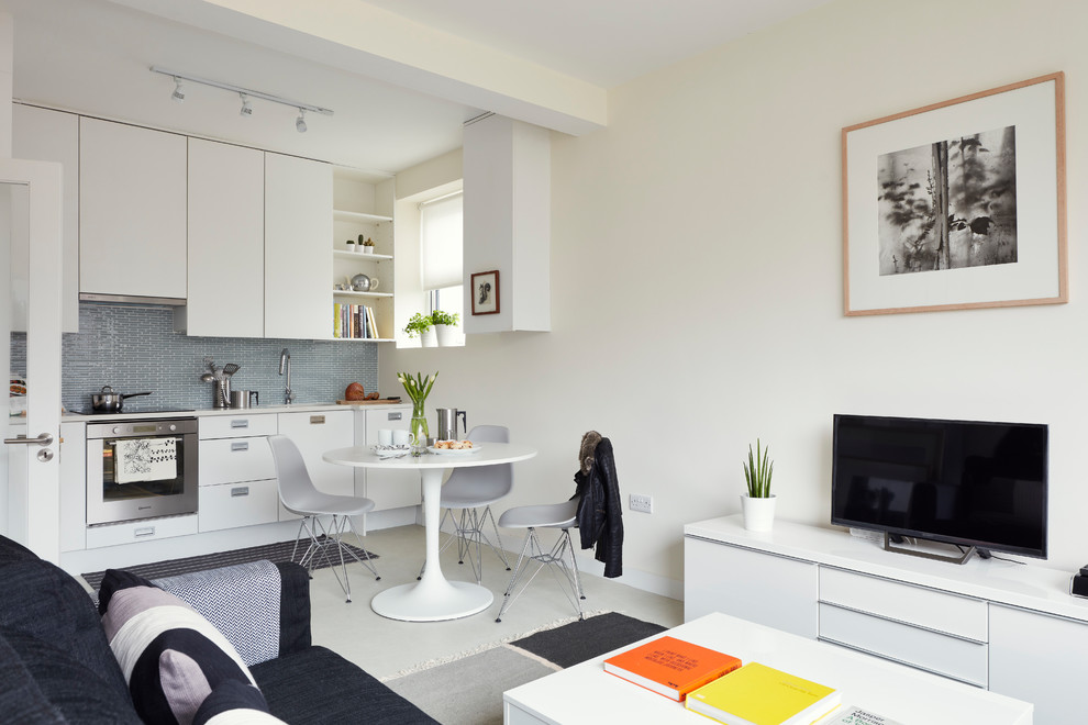 Kleines Modernes Wohnzimmer ohne Kamin mit weißer Wandfarbe, Vinylboden und weißem Boden in Dublin