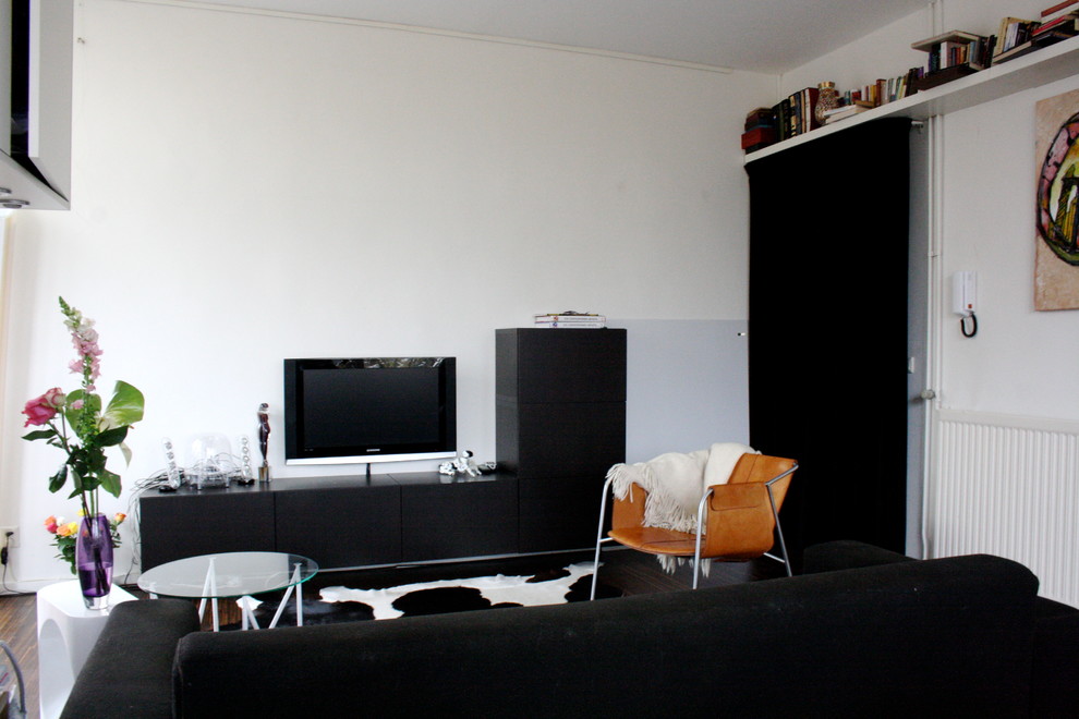 Living room - modern living room idea in Amsterdam