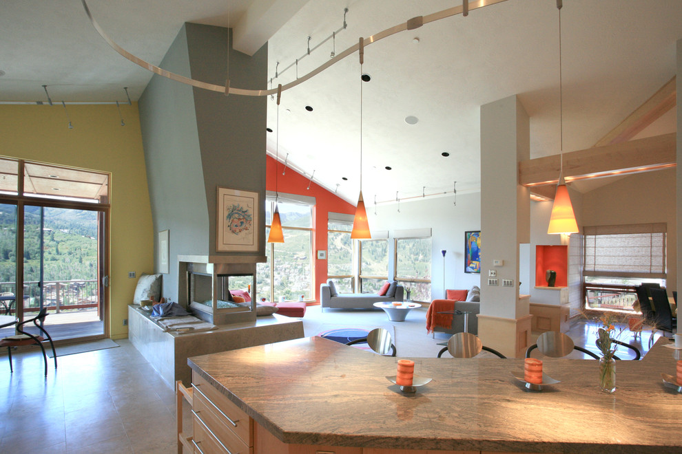 Свежая идея для дизайна: гостиная комната в современном стиле с двусторонним камином - отличное фото интерьера