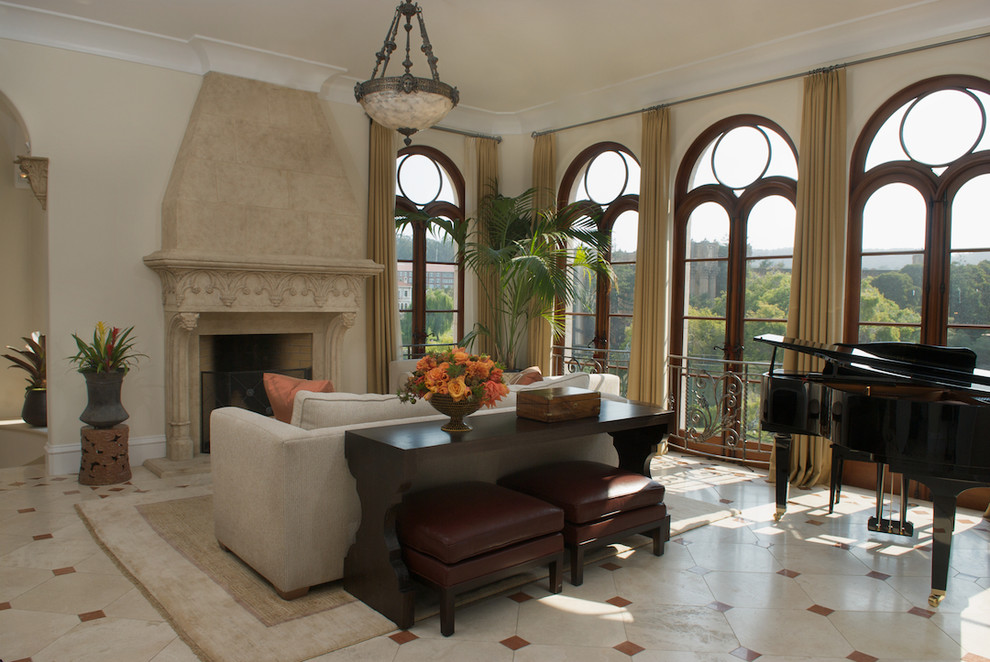 Свежая идея для дизайна: гостиная комната в классическом стиле с музыкальной комнатой и красивыми шторами - отличное фото интерьера