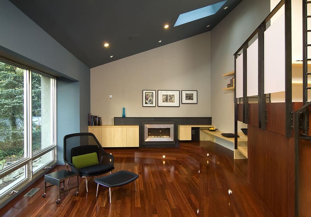 Идея дизайна: гостиная комната в современном стиле с серыми стенами