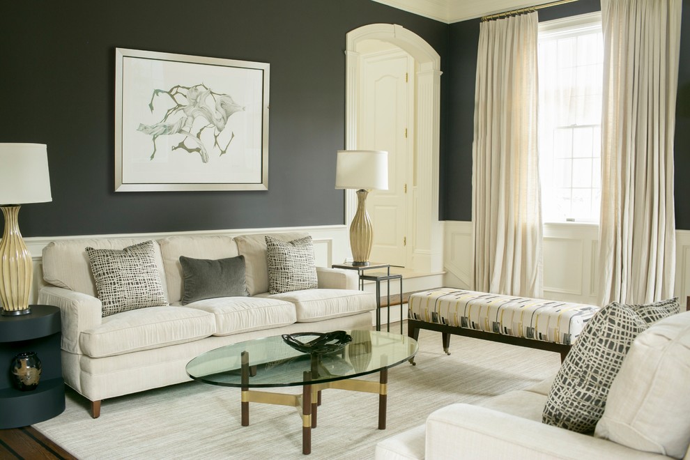 Ispirazione per un soggiorno tradizionale chiuso con sala formale, pareti nere, parquet scuro e pavimento marrone