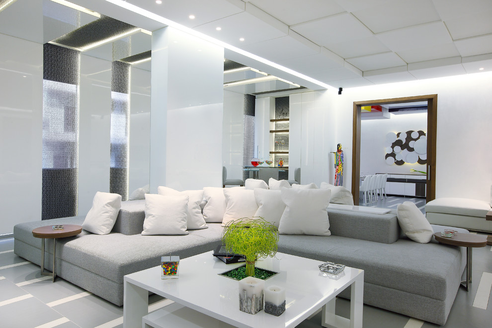 Идея дизайна: огромная открытая гостиная комната в современном стиле с белыми стенами