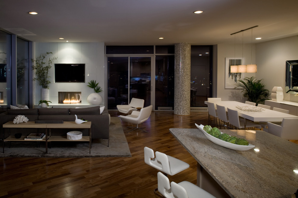This is an example of a contemporary living room in Cincinnati.