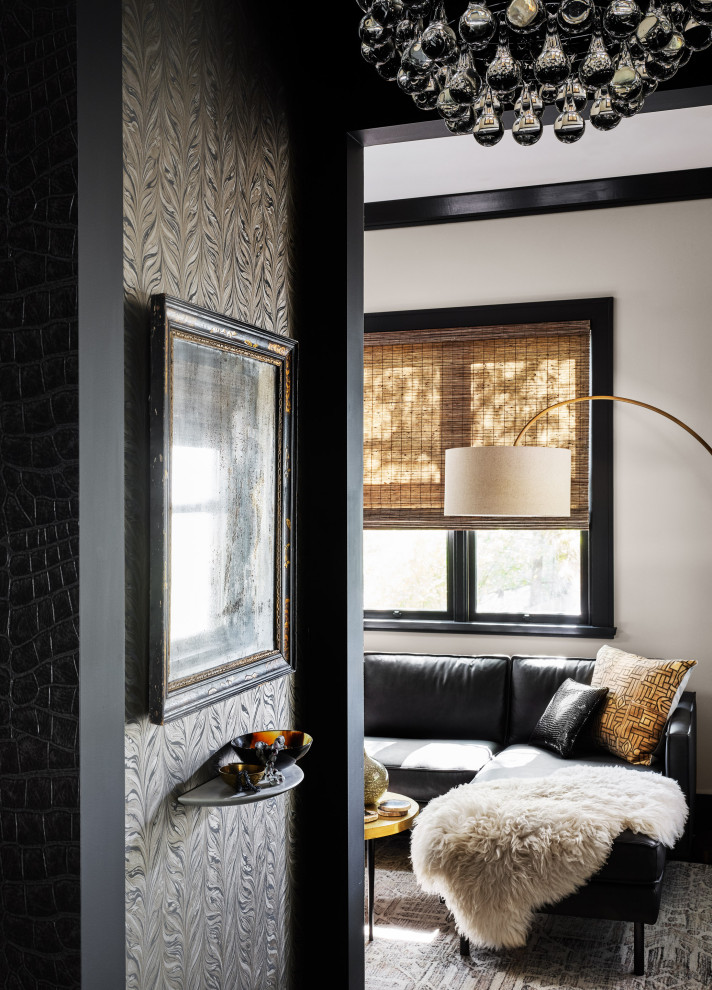 На фото: открытая гостиная комната среднего размера в стиле неоклассика (современная классика) с черными стенами, темным паркетным полом, черным полом, двусторонним камином и фасадом камина из камня без телевизора с