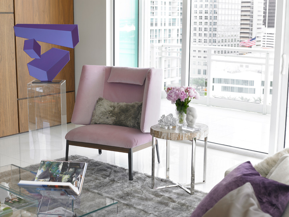 Immagine di un soggiorno minimalista di medie dimensioni e aperto con sala formale, pareti multicolore, pavimento in linoleum e nessuna TV