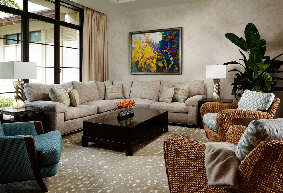 Foto de salón abierto de estilo zen grande sin chimenea y televisor con paredes beige, moqueta y suelo beige