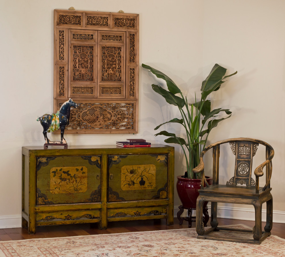Diseño de salón para visitas cerrado de estilo zen de tamaño medio con paredes beige, suelo de madera en tonos medios y suelo marrón