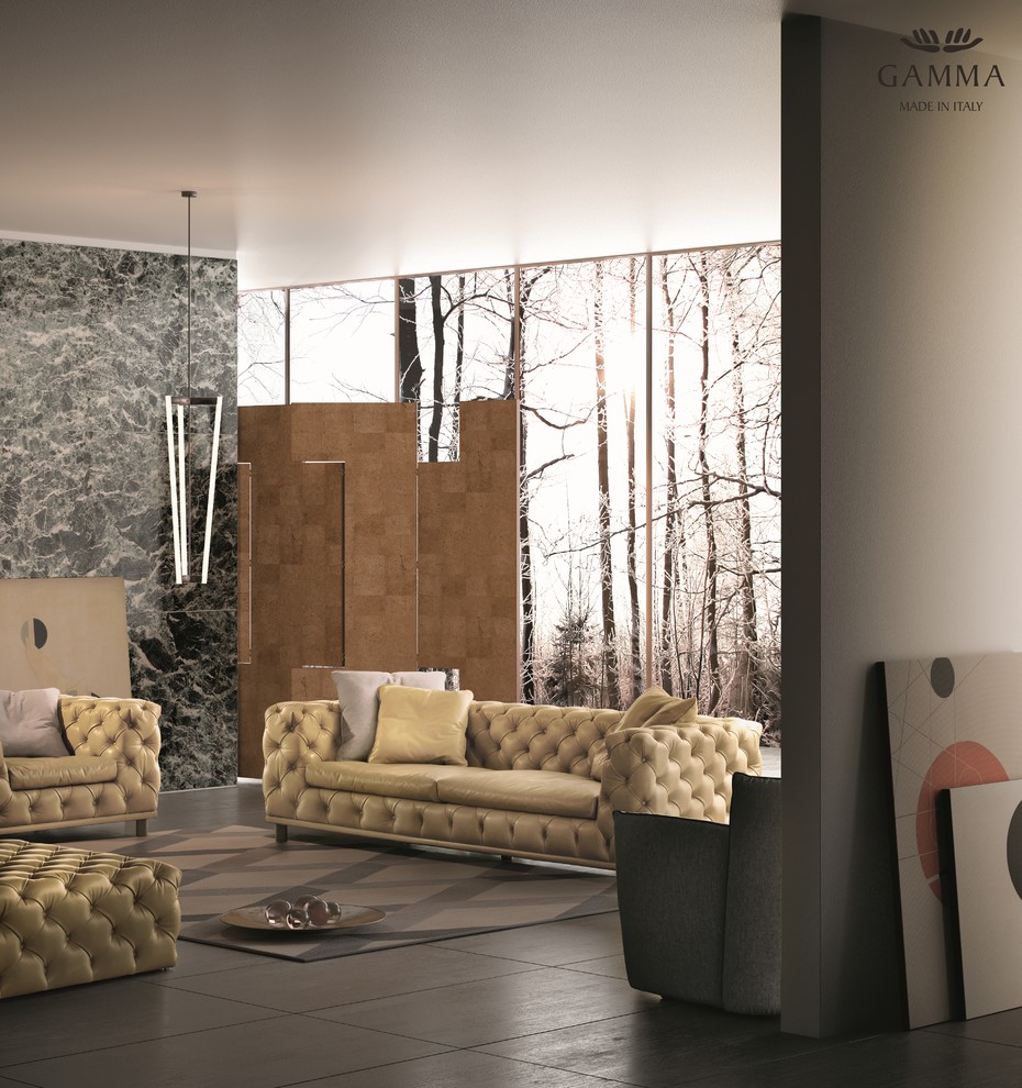Diseño de salón para visitas abierto minimalista grande sin televisor con paredes multicolor, suelo de baldosas de porcelana y suelo gris