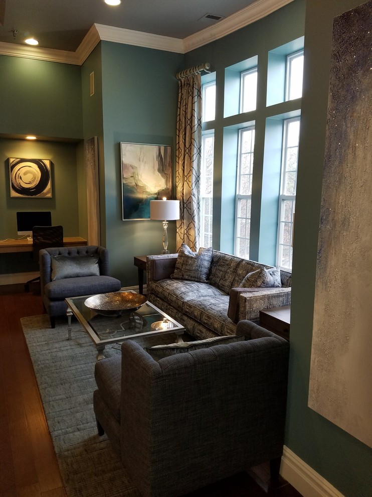 Cette photo montre un grand salon chic fermé avec une salle de réception, un mur bleu, parquet foncé, une cheminée standard, un manteau de cheminée en pierre et un sol marron.