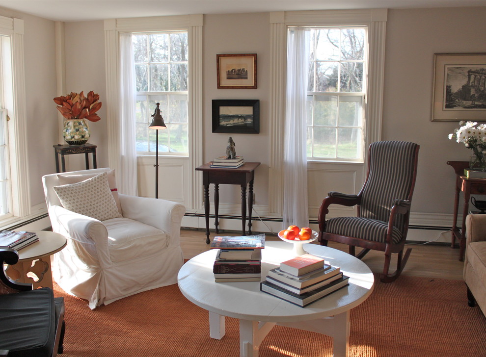 Источник вдохновения для домашнего уюта: гостиная комната в классическом стиле с белыми стенами