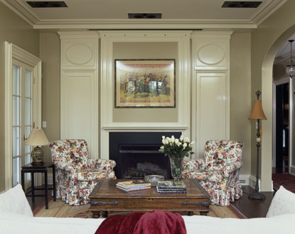 Elegant living room photo in Bridgeport