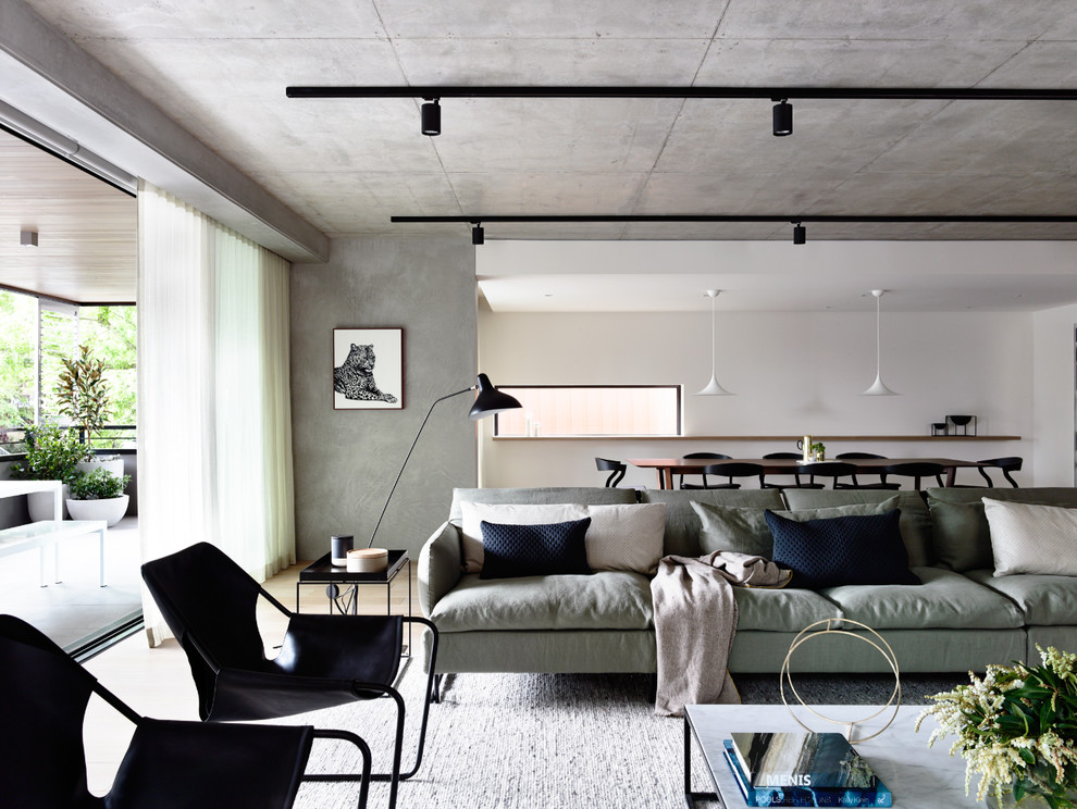 Diseño de salón para visitas nórdico con suelo de madera clara y paredes grises