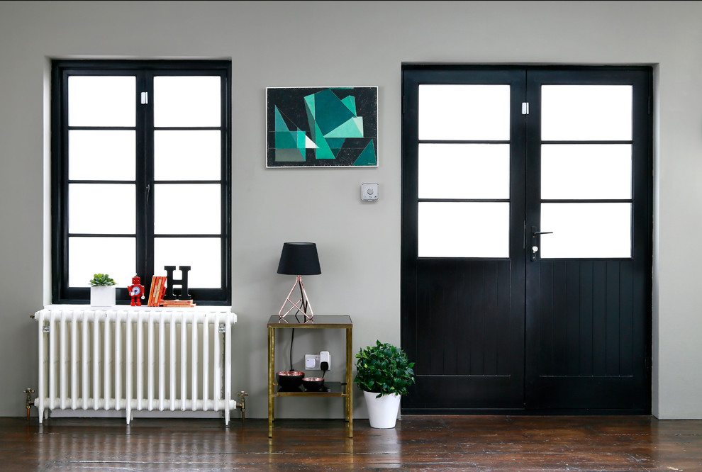 Example of a trendy living room design in London