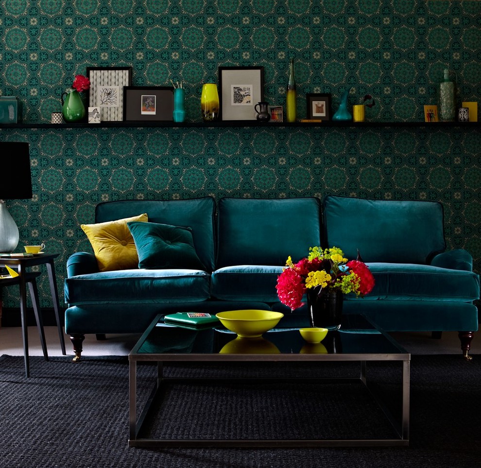Eklektisches Wohnzimmer mit grüner Wandfarbe in London