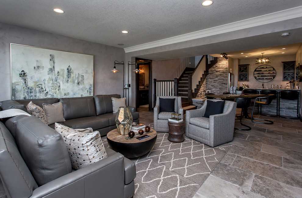 Foto di un grande soggiorno tradizionale aperto con angolo bar, pareti grigie, pavimento con piastrelle in ceramica e pavimento grigio