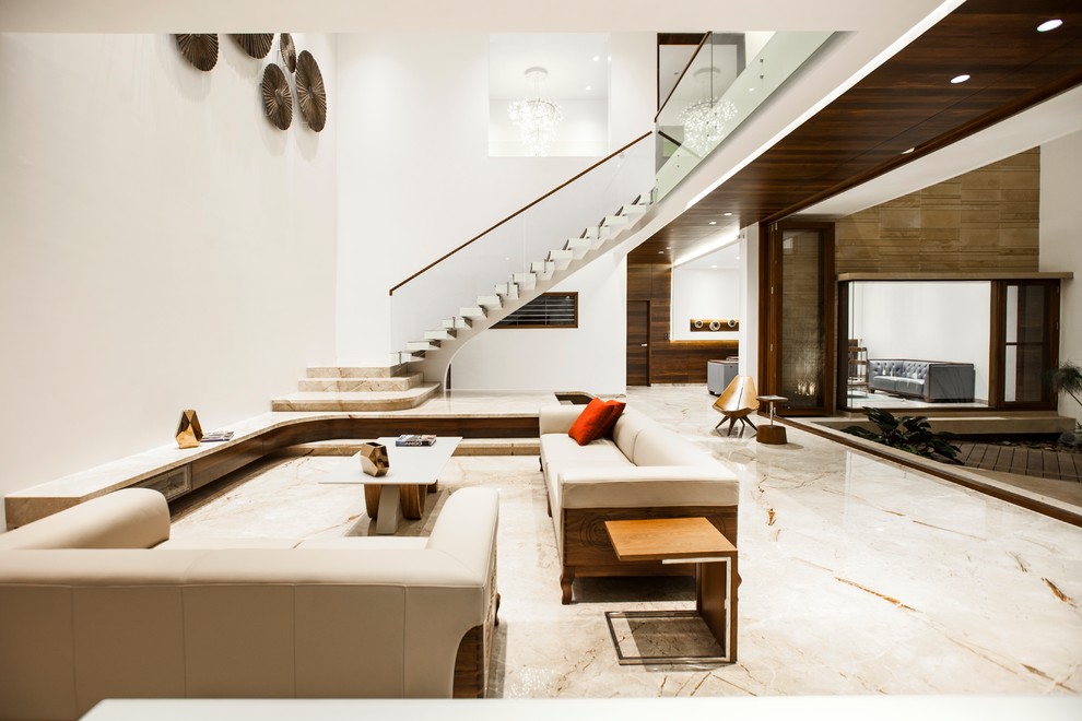 Esempio di un soggiorno minimal aperto con sala formale, pareti bianche e pavimento beige
