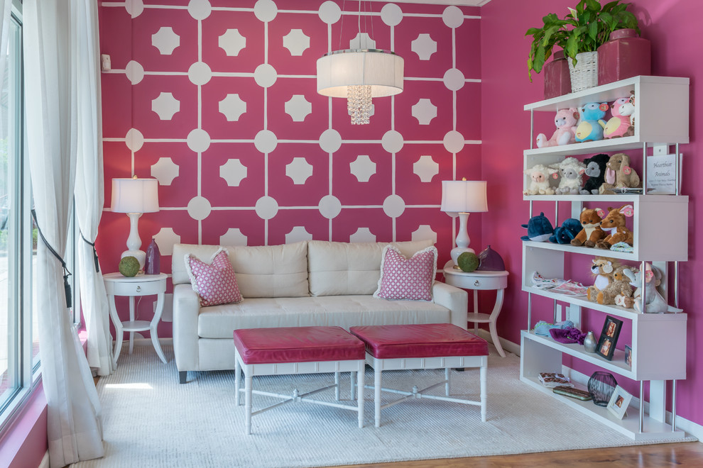 Idéer för mellanstora funkis separata vardagsrum, med ett finrum, rosa väggar, mellanmörkt trägolv och brunt golv