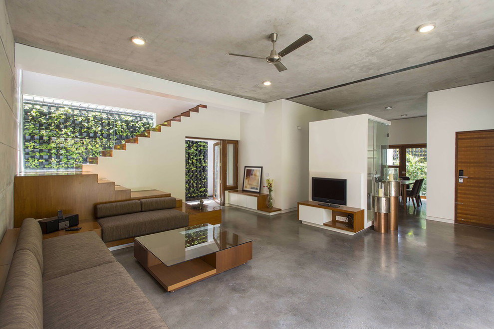 Example of a trendy living room design in Bengaluru