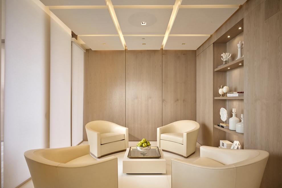 На фото: парадная гостиная комната в современном стиле с белым полом без камина