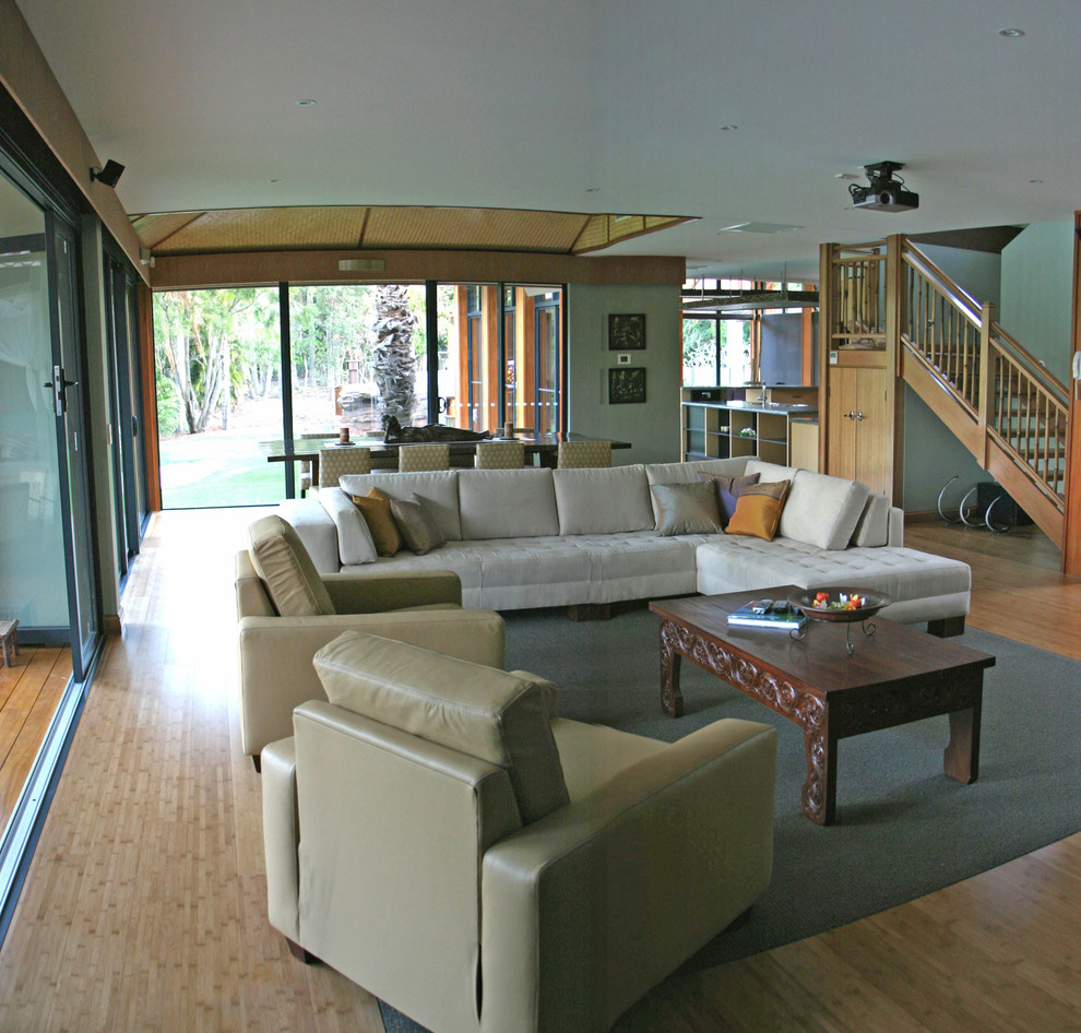 Living room - tropical living room idea in Gold Coast - Tweed