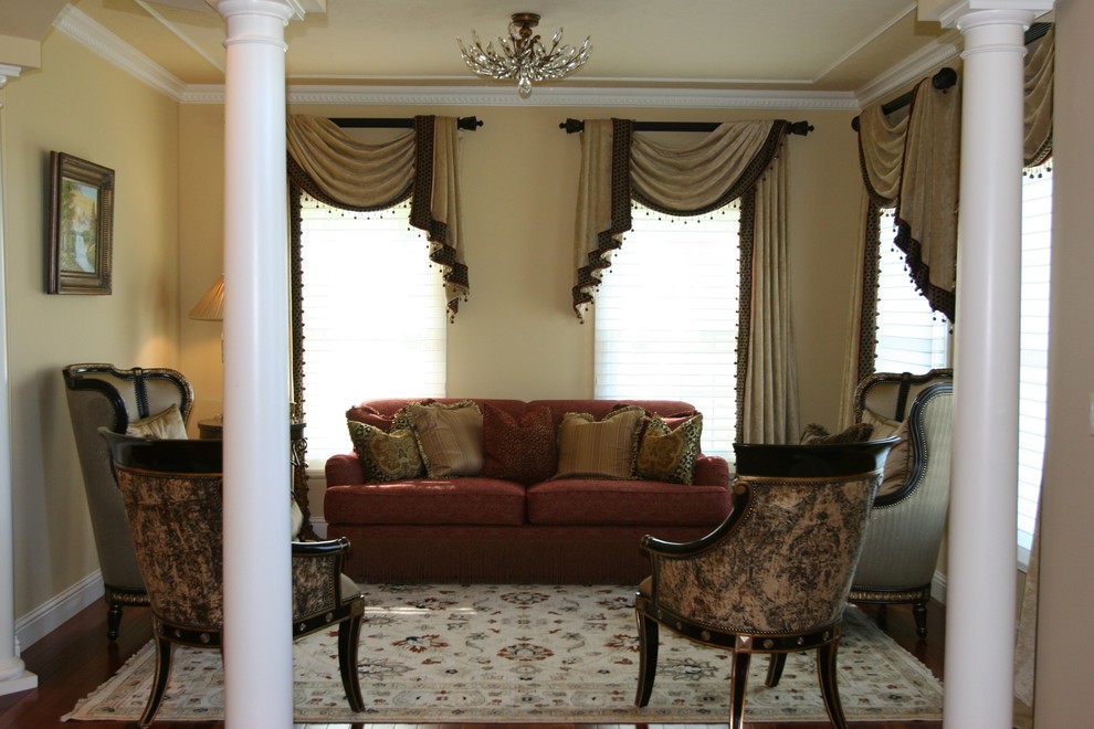 На фото: парадная, открытая гостиная комната среднего размера в классическом стиле с бежевыми стенами, светлым паркетным полом, стандартным камином и фасадом камина из дерева