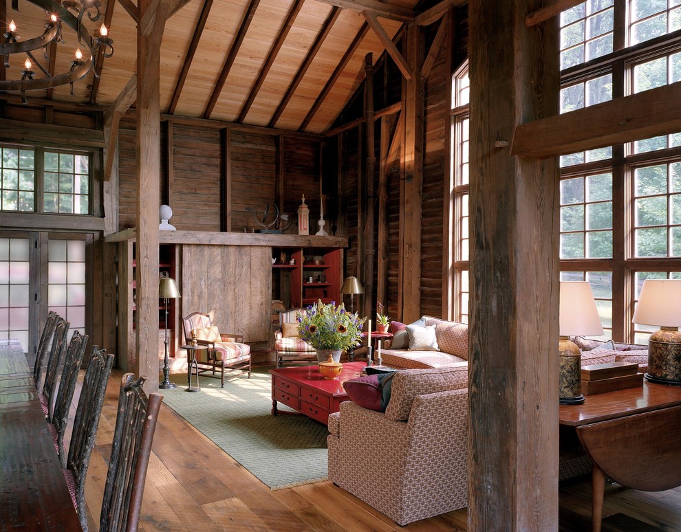 Esempio di un grande soggiorno chic stile loft con angolo bar, pavimento in legno massello medio, nessun camino e parete attrezzata