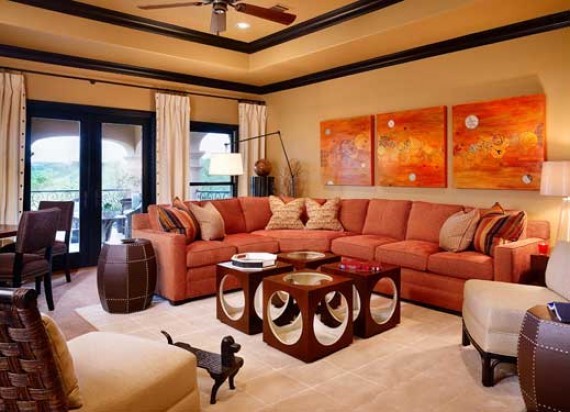 Immagine di un grande soggiorno design aperto con sala formale, pareti beige e moquette